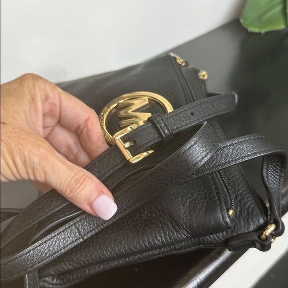 Michael Kors, genuine leather shoulder, Crossbody purse organizer like new - Picture 10 of 12